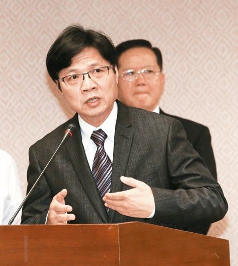 臺官員抱怨在“立院”時間長 臺媒:怕熱就別進(jìn)廚房 臺官員抱怨在“立院”時間長 臺媒:怕熱就別進(jìn)廚房