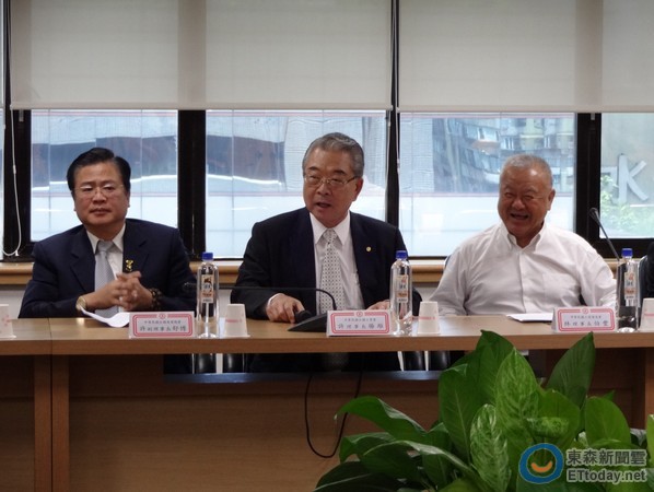 臺灣工商團(tuán)體與當(dāng)局撕破臉:宣布將無限期終止勞資協(xié)商 臺灣工商團(tuán)體與當(dāng)局撕破臉:宣布將無限期終止勞資協(xié)商