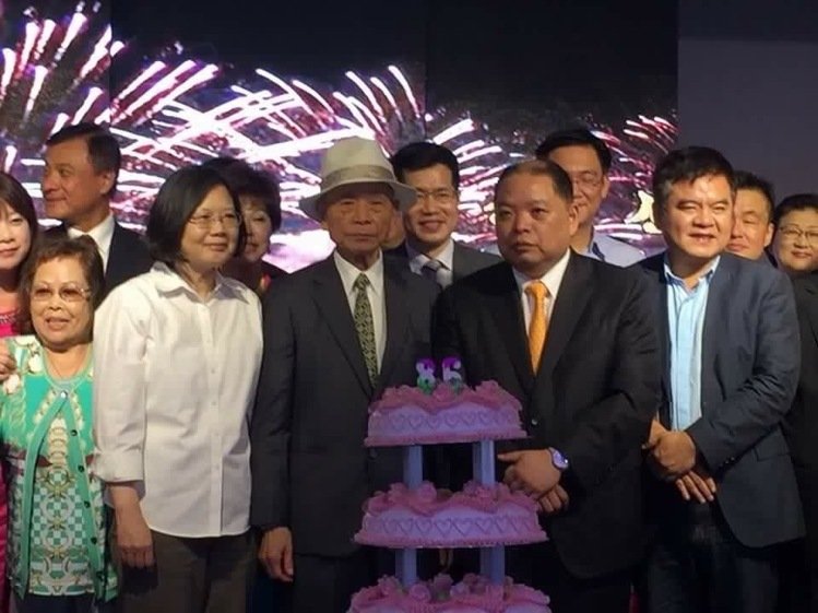 國民黨李明賢爆料 蔡英文臺東勘災僅1小時急忙參加壽宴 國民黨李明賢爆料 蔡英文臺東勘災僅1小時急忙參加壽宴