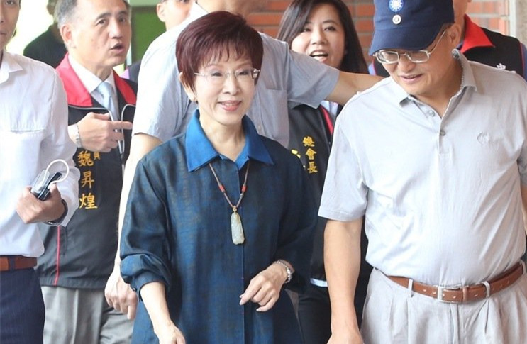 洪秀柱:"臺(tái)獨(dú)"代價(jià)是戰(zhàn)爭(zhēng) 政客不應(yīng)散布"仇中"思想 洪秀柱:"臺(tái)獨(dú)"代價(jià)是戰(zhàn)爭(zhēng) 政客不應(yīng)散布"仇中"思想