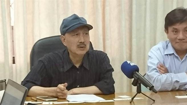 綠營人士談蔡民調(diào)直落:最擔(dān)心"內(nèi)閣"講話不用大腦 綠營人士談蔡民調(diào)直落:最擔(dān)心"內(nèi)閣"講話不用大腦