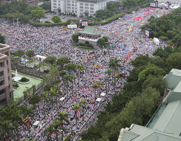 九三游行后激進言論漸現(xiàn) 發(fā)起者斥蔡當局放任民粹刺激 九三游行后激進言論漸現(xiàn) 發(fā)起者斥蔡當局放任民粹刺激