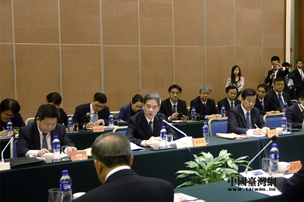 臺(tái)8縣市長(zhǎng)登陸遭綠營(yíng)酸諷 臺(tái)媒憂(yōu)"八君子"命運(yùn)難卜 臺(tái)8縣市長(zhǎng)登陸遭綠營(yíng)酸諷 臺(tái)媒憂(yōu)"八君子"命運(yùn)難卜