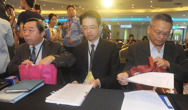 ������(d��ng)�h�a(ch��n)ί�T��(hu��)��7���e�� (t��ng)�C��(hu��)����(gu��)���h�йܕ�(hu��)��ί���չ����һ���c��Ͷ�����L(zh��ng)ꐘ�(sh��)����һ�����R�Y�ϳ�ϯ