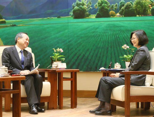 蔡英文被指"擱置"沖之鳥爭議 漁會(huì)怒批:擱置等于默認(rèn) 蔡英文被指"擱置"沖之鳥爭議 漁會(huì)怒批:擱置等于默認(rèn)