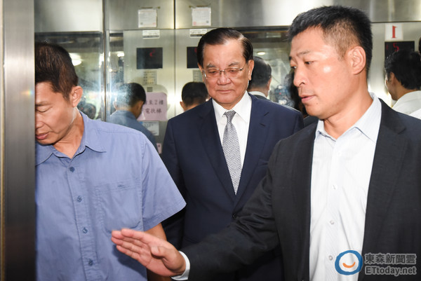 馬連吳朱洪決定捐款及募捐 協(xié)助國民黨共渡難關(guān) 馬連吳朱洪決定捐款及募捐 協(xié)助國民黨共渡難關(guān)