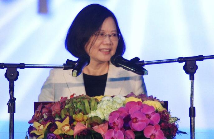 蔡英文向教師溫情喊話 教師嗆:太晚了 蔡英文向教師溫情喊話 教師嗆:太晚了