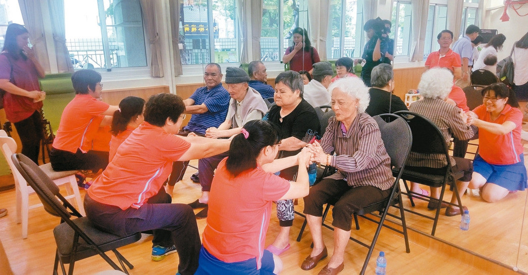 �L��2.0����ԇ�k����Ӣ�ď�(qi��ng)�{(di��o)��ֻ�S�ɹ������Sʧ�������D������и��ڴ�ͬС�W(xu��)�O(sh��)������������o(h��)�T�ڎ���������չ