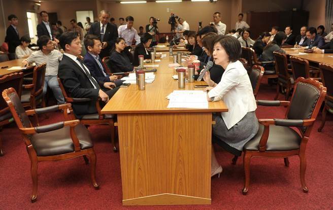 ���M(j��n)�hȱϯ�ձ��˞�(z��i)ʳƷ�M(j��n)�څf(xi��)�� ���������̓��