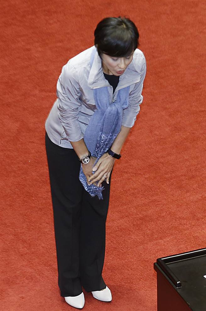 �ڡ�����Ժ��18�ա�Ժ��(hu��)���������M(j��n)�h����ί�����h������ǰÓ���f�������С�һ�¹��_�Ϲ���Ǹ