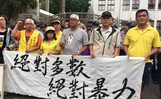 臺勞團痛批:至今絕食14天 民進黨都沒來看我們 臺勞團痛批:至今絕食14天 民進黨都沒來看我們