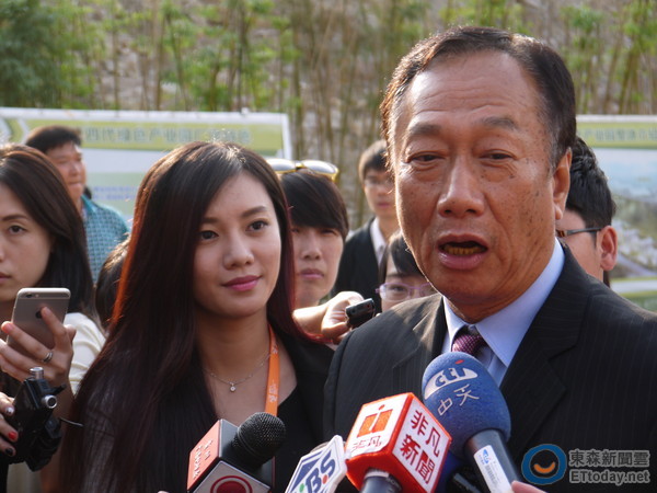 邱毅:反菁英體制擴(kuò)散 郭臺銘2020很可能脫穎而出 邱毅:反菁英體制擴(kuò)散 郭臺銘2020很可能脫穎而出