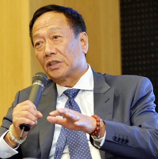 "獨派"大佬:蔡英文民調(diào)再下滑 郭臺銘參選機會更大 "獨派"大佬:蔡英文民調(diào)再下滑 郭臺銘參選機會更大