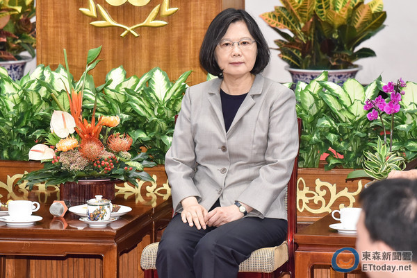 ��Ӣ�����p�˄e̫������ �����h�᣺��(qu��n)���ߵİ���