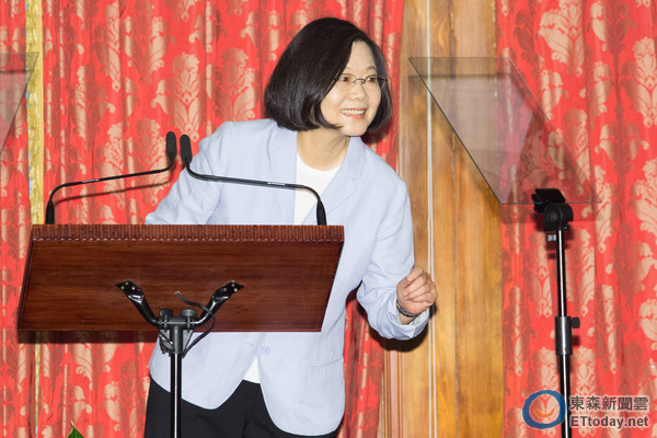 取消高速前20公里免費(fèi)? 李富城:蔡英文民調(diào)會(huì)再跌5% 取消高速前20公里免費(fèi)? 李富城:蔡英文民調(diào)會(huì)再跌5%