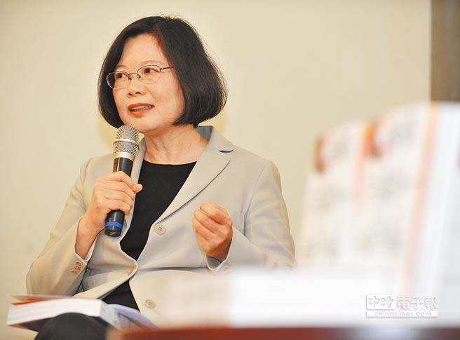 臺(tái)學(xué)者批蔡英文:沒(méi)政策與戰(zhàn)略 跟阿斗差不多 臺(tái)學(xué)者批蔡英文:沒(méi)政策與戰(zhàn)略 跟阿斗差不多