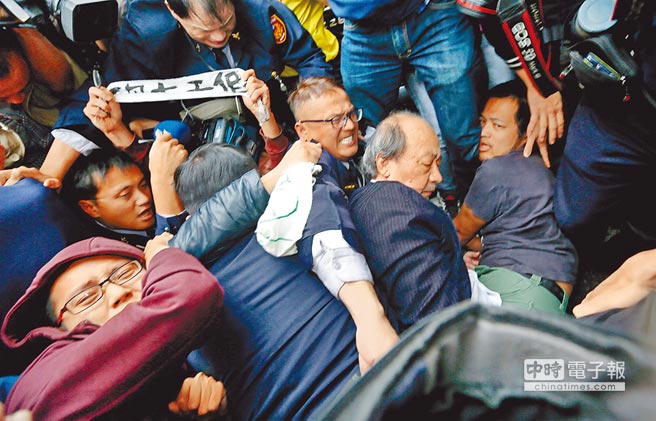 臺勞工將"一戰(zhàn)到底"打破民進(jìn)黨忽視勞工訴求的魔咒 臺勞工將"一戰(zhàn)到底"打破民進(jìn)黨忽視勞工訴求的魔咒