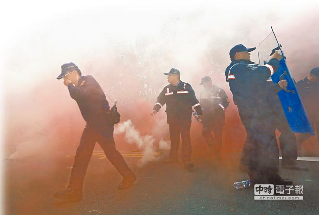 民進黨選后跳票民眾爆表 臺媒:該痛醒的是蔡英文 民進黨選后跳票民眾爆表 臺媒:該痛醒的是蔡英文