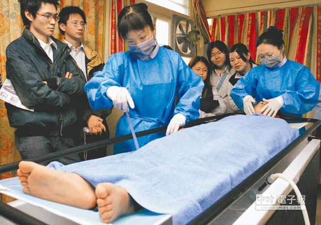 臺(tái)灣民代提案酒駕撞死人罰洗遺體 臺(tái)灣民代提案酒駕撞死人罰洗遺體