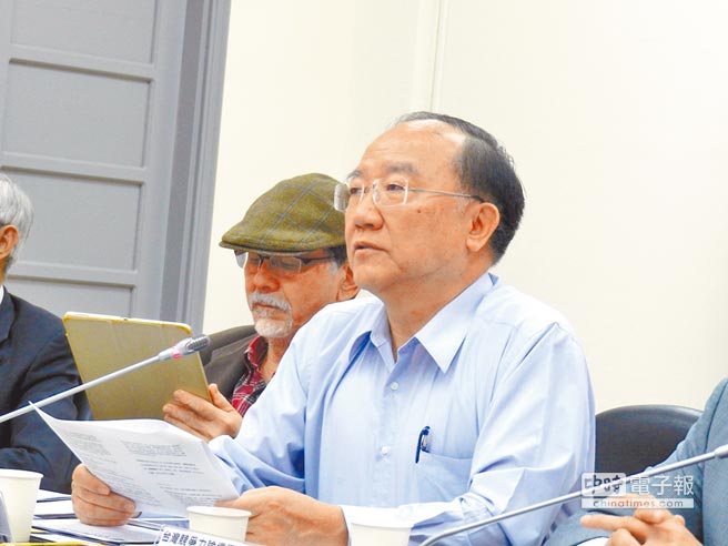 臺灣學(xué)者:蔡英文民調(diào)下滑主因是兩岸關(guān)系不佳 臺灣學(xué)者:蔡英文民調(diào)下滑主因是兩岸關(guān)系不佳