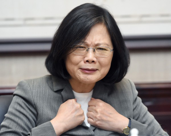 蔡英文出訪"友邦"不到1小時(shí)就被要援助 蔡點(diǎn)頭答應(yīng) 蔡英文出訪"友邦"不到1小時(shí)就被要援助 蔡點(diǎn)頭答應(yīng)