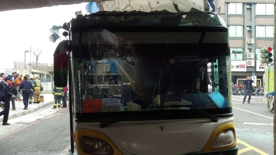 高雄撞橋墩陸客團(tuán)來(lái)自寧波 高雄撞橋墩陸客團(tuán)來(lái)自寧波