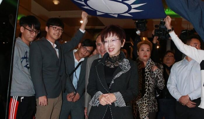 洪秀柱郝龍斌吳敦義詹啟賢同臺(tái) 互動(dòng)熱烈展現(xiàn)團(tuán)結(jié) 洪秀柱郝龍斌吳敦義詹啟賢同臺(tái) 互動(dòng)熱烈展現(xiàn)團(tuán)結(jié)