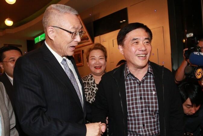 洪秀柱郝龍斌吳敦義詹啟賢同臺(tái) 互動(dòng)熱烈展現(xiàn)團(tuán)結(jié) 洪秀柱郝龍斌吳敦義詹啟賢同臺(tái) 互動(dòng)熱烈展現(xiàn)團(tuán)結(jié)