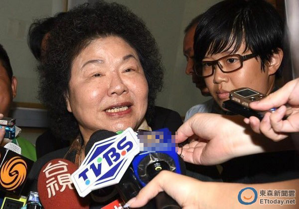 邱毅批陳菊權(quán)力傲慢越來越明顯 點(diǎn)出其5項(xiàng)致命傷 邱毅批陳菊權(quán)力傲慢越來越明顯 點(diǎn)出其5項(xiàng)致命傷