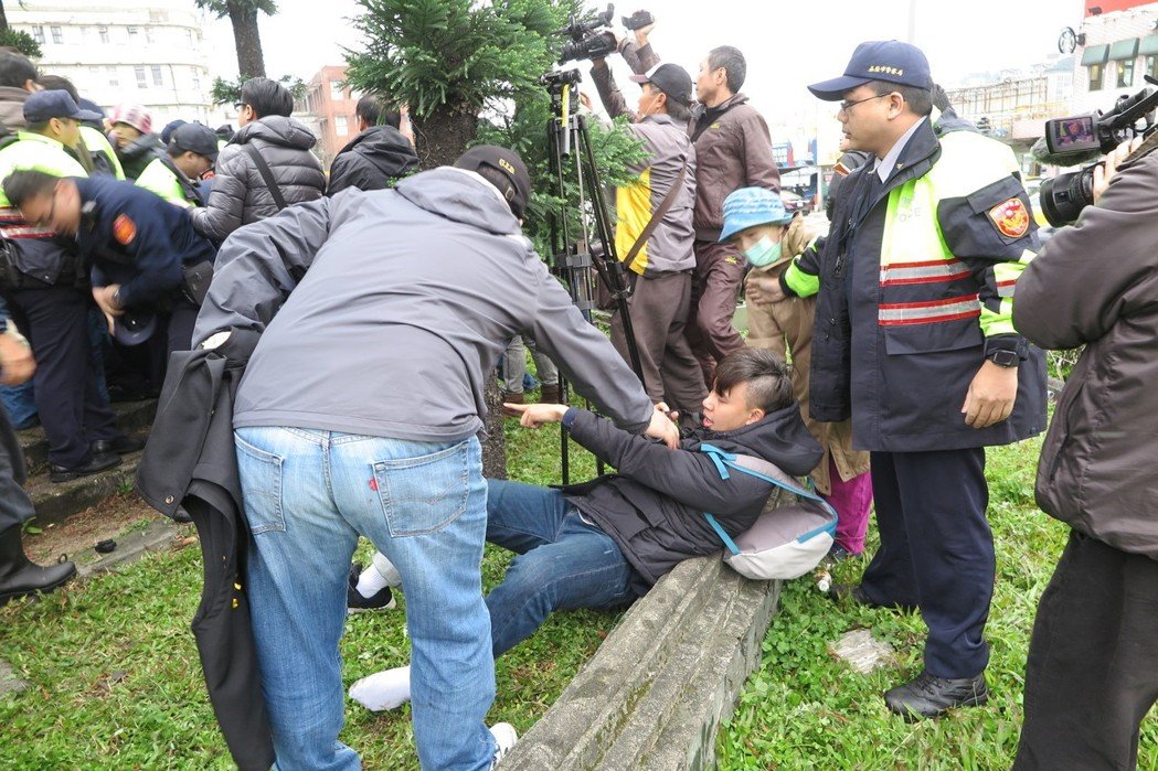 ���_��(d��)����F(tu��n)�����Y��ʯ�~�� ���򾯲�s����������ˡ�