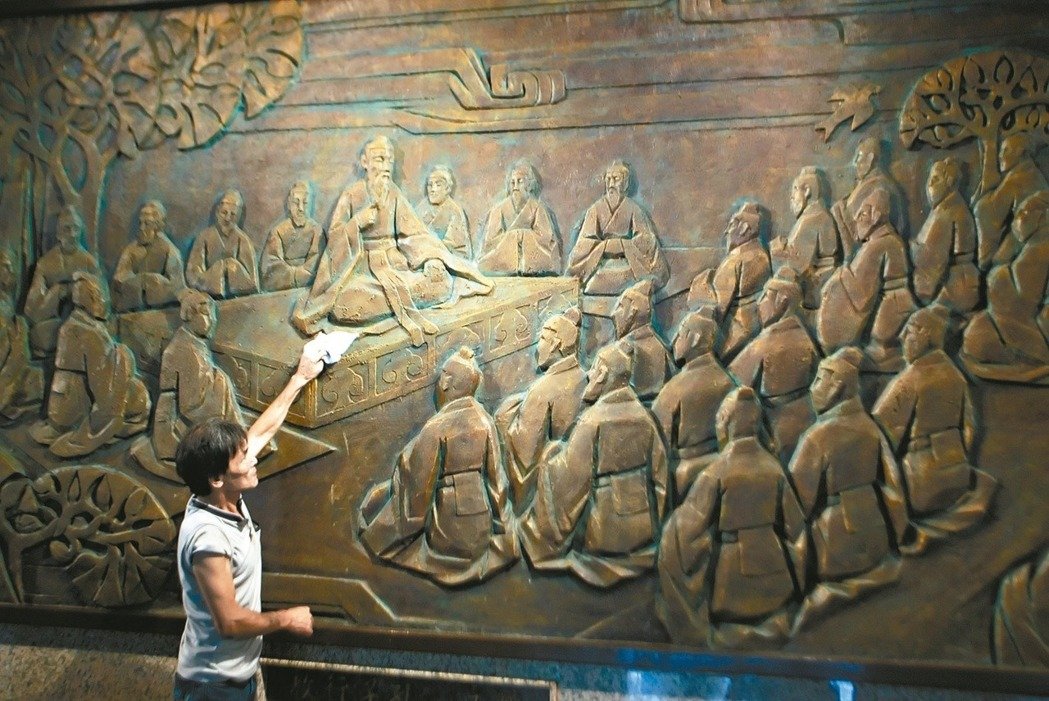 ���ӱ����������������D(zhu��n)�����x�������^һ�⡣����ǰ�_(t��i)���؅^(q��)�I(l��ng)��(d��o)���ˮ���(zh��)���r(sh��)������������һ�Ǵ�d�Ŀ��Ӹ�������������K�����w�S�ƵĽ��������V������ס��������ֱ��2008���RӢ�����_(t��i)�Ų�������V���ƣ�׌���Ӹ����جF(xi��n)