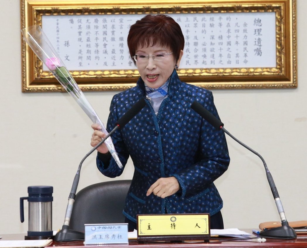 洪秀柱說馬英九溫良恭儉讓“天下”:那是調(diào)侃他 洪秀柱說馬英九溫良恭儉讓“天下”:那是調(diào)侃他