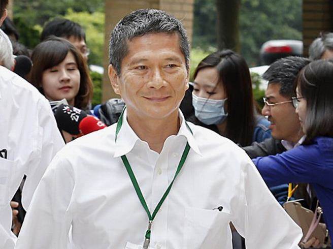 臺官員遭警員臨檢拒絕配合 網(wǎng)友酸:有民進(jìn)黨證了不起 臺官員遭警員臨檢拒絕配合 網(wǎng)友酸:有民進(jìn)黨證了不起