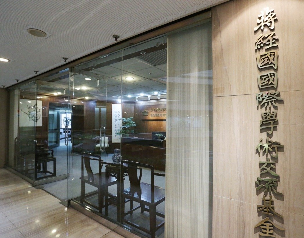 臺(tái)媒:蔣介石才被砍頭 蔡當(dāng)局又拿蔣經(jīng)國(guó)開(kāi)刀 臺(tái)媒:蔣介石才被砍頭 蔡當(dāng)局又拿蔣經(jīng)國(guó)開(kāi)刀