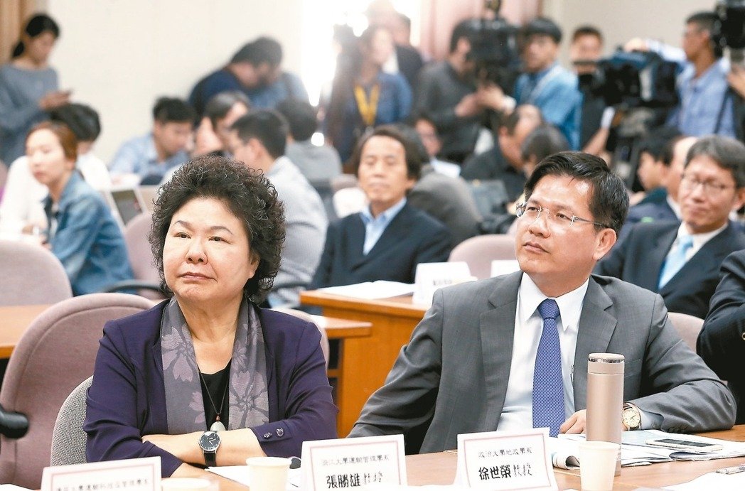 臺(tái)灣南北諸侯拼搶前瞻預(yù)算 朱立倫陳菊當(dāng)面交火 臺(tái)灣南北諸侯拼搶前瞻預(yù)算 朱立倫陳菊當(dāng)面交火