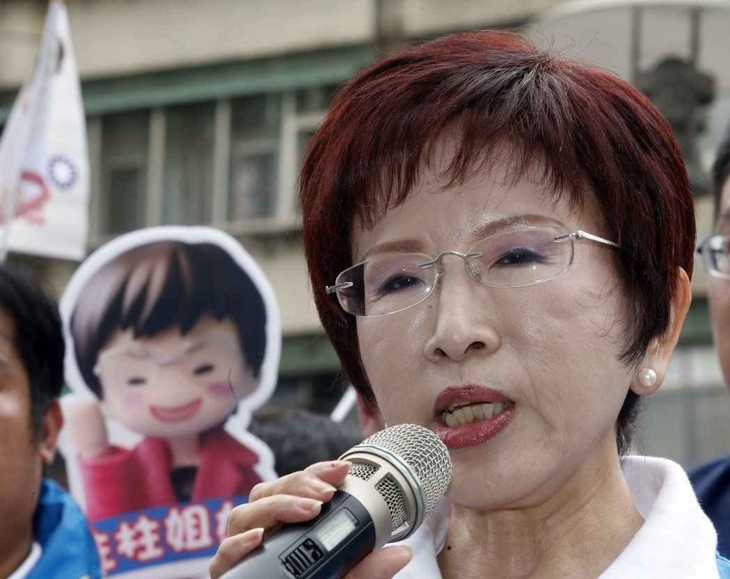 洪秀柱向民進(jìn)黨下戰(zhàn)書:請看明日域中,竟是誰家天下! 洪秀柱向民進(jìn)黨下戰(zhàn)書:請看明日域中,竟是誰家天下!