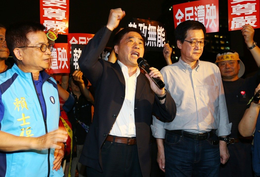 蔡英文下令嚴(yán)辦反年改民眾 郝龍斌組義務(wù)律師團(tuán)協(xié)助 蔡英文下令嚴(yán)辦反年改民眾 郝龍斌組義務(wù)律師團(tuán)協(xié)助