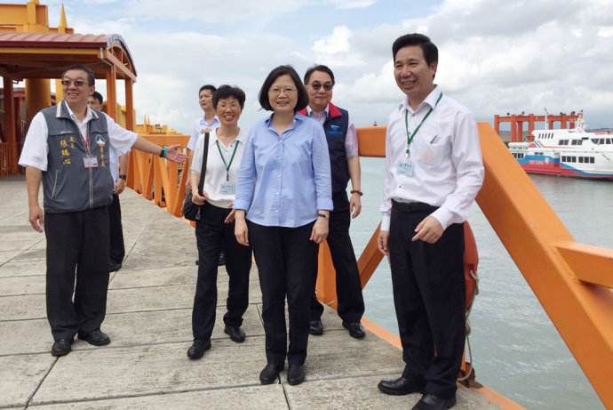 蔡英文舉債8千億全臺建輕軌 臺媒歷數(shù)“五宗罪” 蔡英文舉債8千億全臺建輕軌 臺媒歷數(shù)“五宗罪”