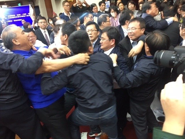 �������^(gu��)�����M(j��n)�h��(d��ng)��20���ͨ�^(gu��)��ǰհӋ(j��)�����ݰ������DƬ��(l��i)Դ���_(t��i)����(li��n)�ψ�(b��o)����