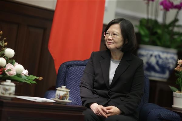 逾6成臺青年不滿蔡英文執(zhí)政 郝龍斌:八千億舉債掏空孩子未來 逾6成臺青年不滿蔡英文執(zhí)政 郝龍斌:八千億舉債掏空孩子未來