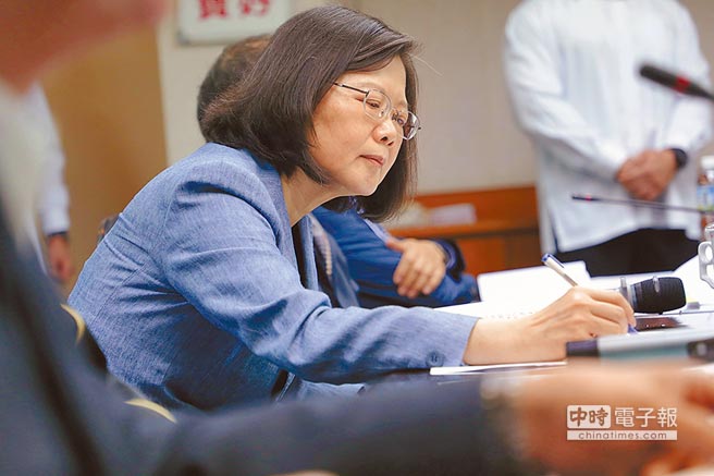 蔡英文稱已聽(tīng)到民眾呼聲 遭諷:把民意當(dāng)噪音 蔡英文稱已聽(tīng)到民眾呼聲 遭諷:把民意當(dāng)噪音