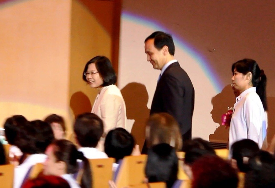 �������c��Ӣ���x�e���ו�����С����ȡǰհ