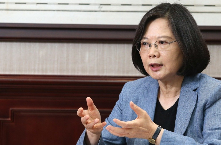 蔡英文執(zhí)政周年聲望墜崖式下滑 不滿意度攀升到5成 蔡英文執(zhí)政周年聲望墜崖式下滑 不滿意度攀升到5成