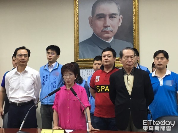 新黨魁空窗期長(zhǎng)達(dá)3個(gè)月 洪秀柱:即日起成立交接小組 新黨魁空窗期長(zhǎng)達(dá)3個(gè)月 洪秀柱:即日起成立交接小組