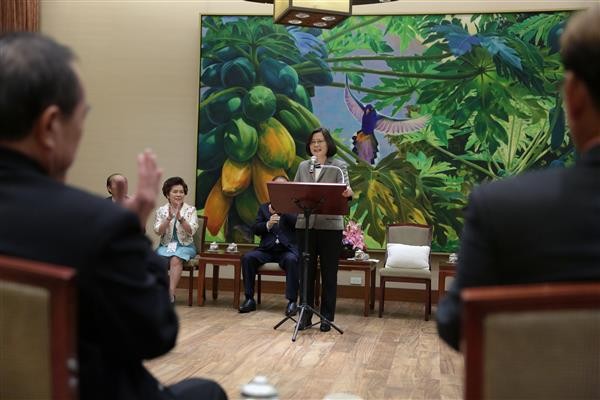 臺灣最新民調(diào):過半民眾對蔡英文執(zhí)政周年不滿意 臺灣最新民調(diào):過半民眾對蔡英文執(zhí)政周年不滿意