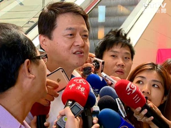 2018縣市長選舉民調(diào):侯友宜打敗綠營守住新北"藍天" 2018縣市長選舉民調(diào):侯友宜打敗綠營守住新北"藍天"