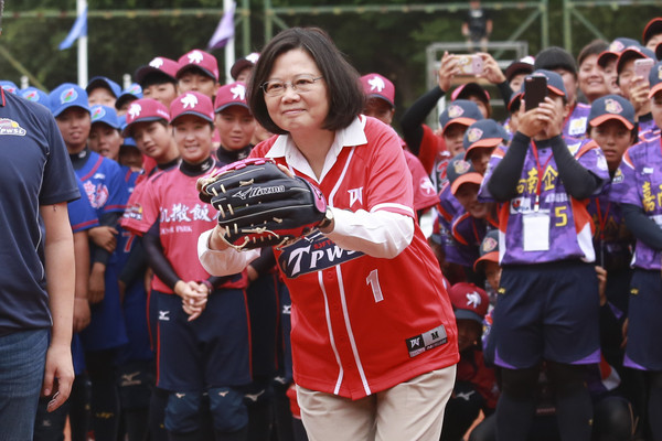 蔡英文執(zhí)政周年成績不及格 游盈隆解密六大原因 蔡英文執(zhí)政周年成績不及格 游盈隆解密六大原因