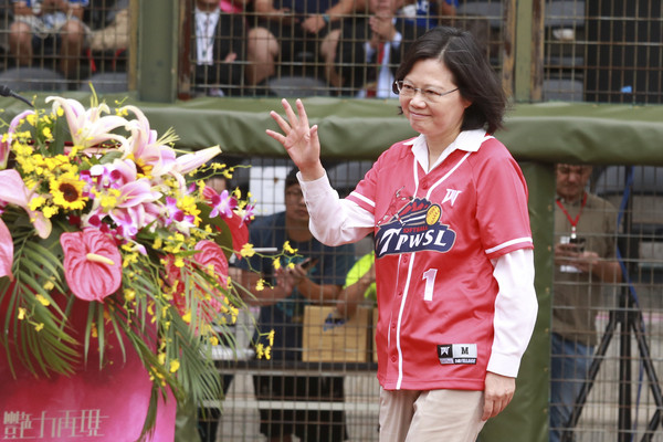 "�˰ى�ʿ"ʹ����Ӣ��:��(j��ng)�����ɰ���"�⽻"��������