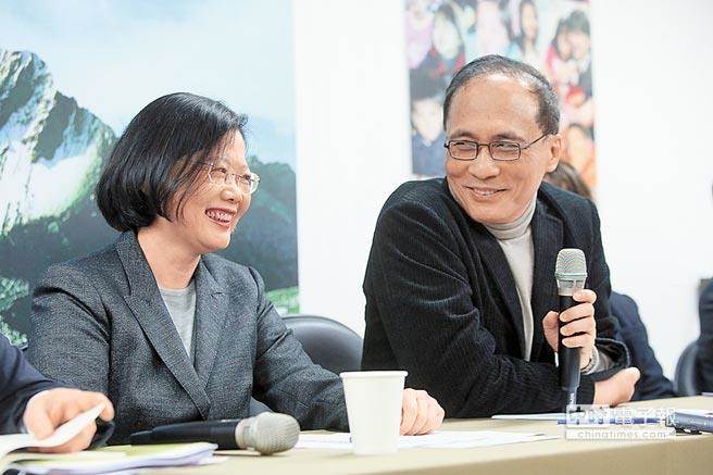 林全期許島內高房價"別漲也別跌" 網友怒:選你干嘛! 林全期許島內高房價"別漲也別跌" 網友怒:選你干嘛!