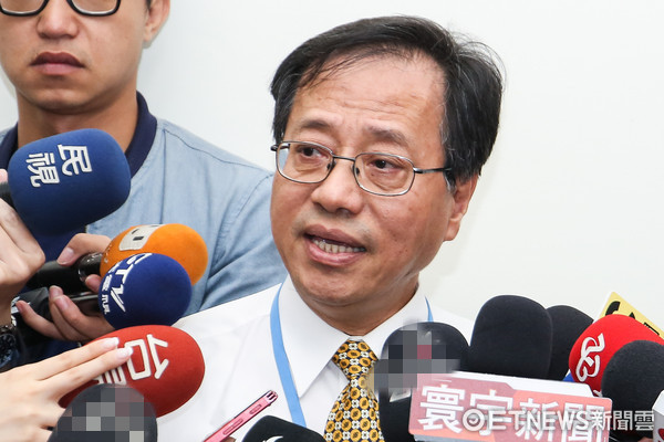 反年改“戰(zhàn)事”不斷 李來希將帥3萬大軍包圍“立法院” 反年改“戰(zhàn)事”不斷 李來希將帥3萬大軍包圍“立法院”